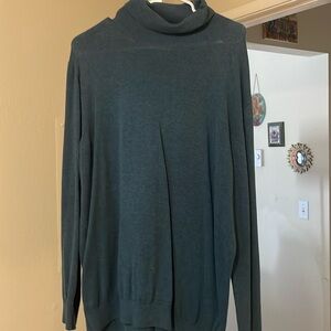 Dark green men’s XL turtleneck